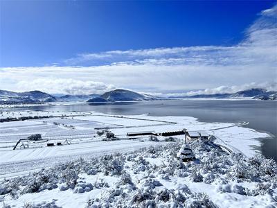 四月的香格里拉，又闯入了冰雪世界
