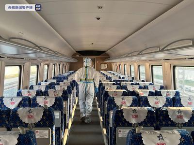 中老铁路开行中国制造“澜沧号”重联动车组列车