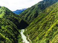 独龙江边绿水青山——普卡旺村
