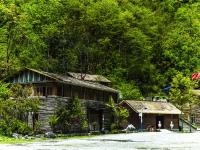 独龙江边绿水青山——普卡旺村