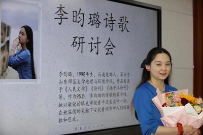 楚雄本土作家进校园 诗意盎然书香浓