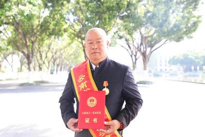 荣誉！红河州这位省级非遗传承人喜获“五一劳动奖章”