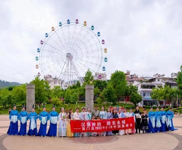 云南易门：绿阴幽草夏初长，温婉佳人入画来