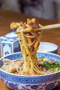 有一种夏天之旅，叫“来弥勒品美食”！