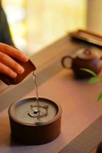 当来自哈尼梯田的云雾好茶遇上建水紫陶，茶醒了，陶醉了！