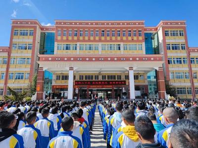 迪庆州博物馆开展“喜迎二十大 永远跟党走 奋进新征程”送展进校园活动