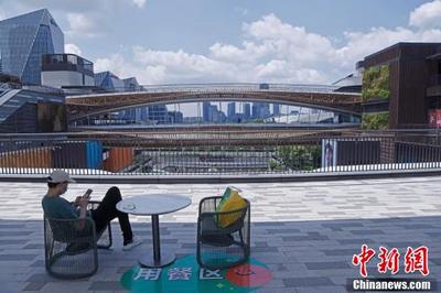 上海中心城区首个商业综合体前滩太古里恢复营业