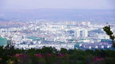 永仁县：城市后花园 青山映红妆
