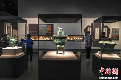 江西南昌重新开放博物馆、科技馆等公共场所 市民假日有序参观