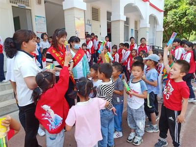 漾濞县文旅局到挂钩村小学开展儿童节慰问活动