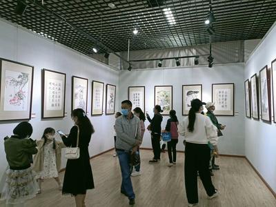 【喜迎二十大】来大理州图书馆看书画展啦！