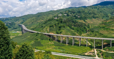 云南云凤高速公路全线并网通车