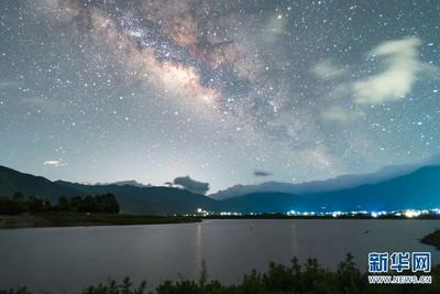 在大理凤羽“爱心湖” 邂逅浪漫星空