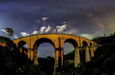 大美！星空下的开远桥