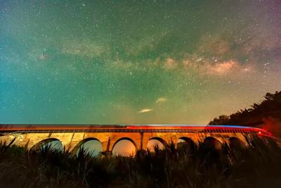 大美！星空下的开远桥