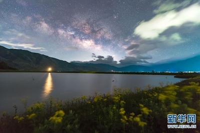 在大理凤羽“爱心湖” 邂逅浪漫星空