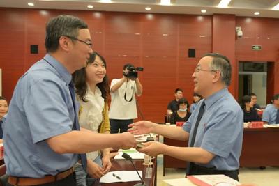 感恩有你 清廉同行！这场家风恳谈会，走“新”更走“心”