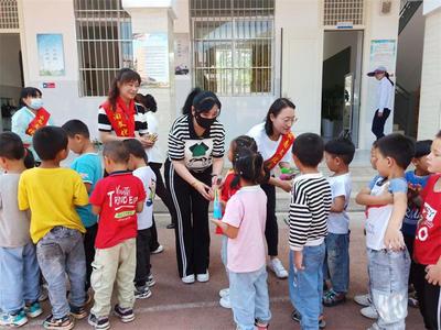 漾濞县文旅局到挂钩村小学开展儿童节慰问活动