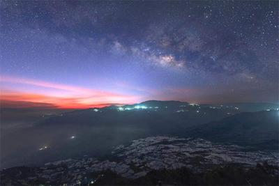 仲夏夜，一起去红河“追星”！