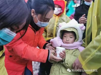 大理宾川县：民族团结之花绽放鸡足山景区