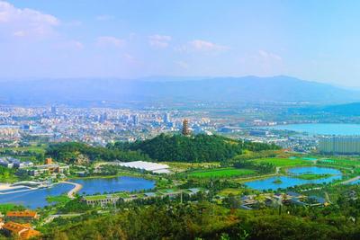 夏季到这座神秘小城赴一场甜蜜之旅