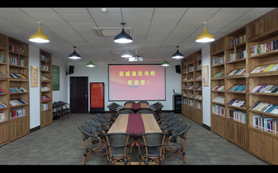 楚雄州民族艺术剧院“亚威演员书吧”，照亮读者努力的方向