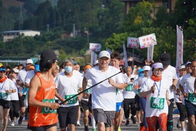 游客点赞“从舌尖到足尖 跃动滴水苗城”健康跑活动