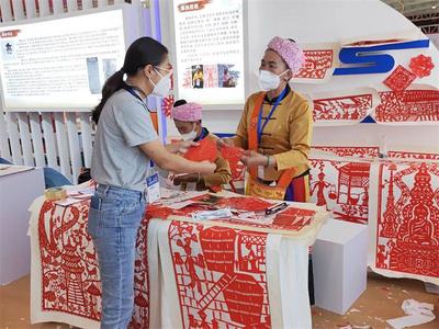 旅交会第二天 市民逛展购物忙
