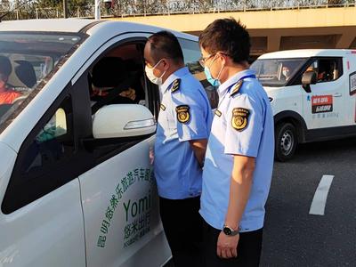 喜迎旅交会 昆明市旅游监察支队等多部门在长水机场开展联合执法