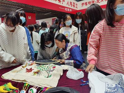 昆明禄劝：非遗戏曲进校园 传统文化显魅力