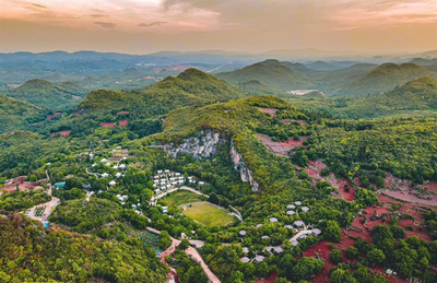  逃离城市，住进“氧吧”中的森林小屋！