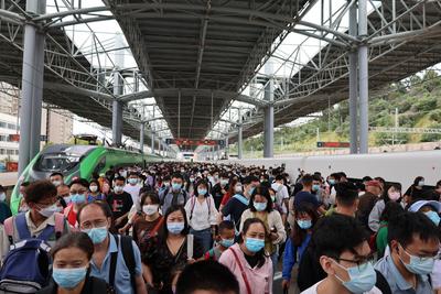 云南铁路暑运旅客发送量同比增长31.4% 单日客发32.4万人创纪录