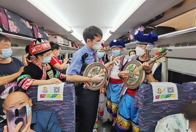 云南铁路暑运旅客发送量同比增长31.4% 单日客发32.4万人创纪录