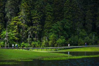 迪庆旅游市场加速回暖 游客在“世界的香格里拉”清凉中爽爽度夏