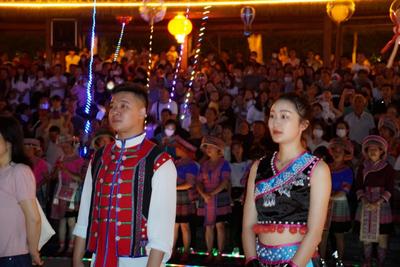 今晚屏边这场篝火晚会，让宾客留“夏”最美的记忆！