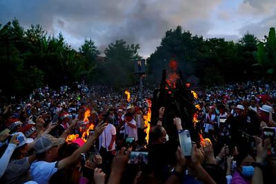 红河州火把节大片上演！久违了，烟火的红河