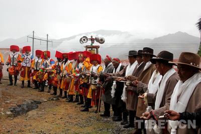 西藏桑达村欢度“望果节”庆丰收