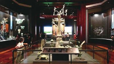 三星堆、金沙文物结伴“出差” 14件国宝重现古蜀国祭祀场景