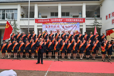洱源县老年合唱团“戏曲进乡村”惠民演出走进茈碧湖镇巡检村