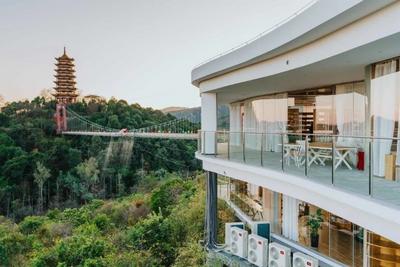 玻璃云桥、粉红沙滩……弥勒这个绝美地方推荐给你！