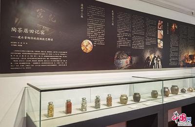 “薪火传承——田波 田静紫陶艺术展”亮相北京