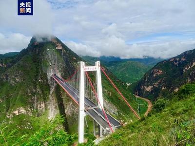 8月26日通车！玉楚高速沥青路面全线铺通