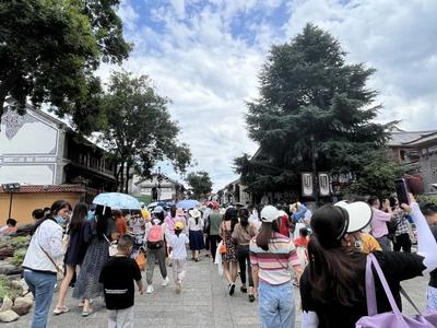 159万游客涌入！大理古城：商户每天全员核酸；揽客拉客，发现一起制止一起！