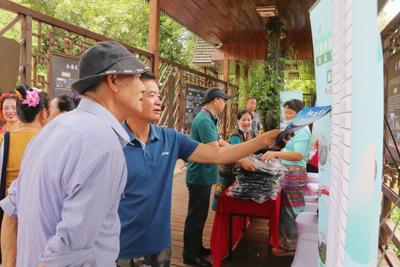 “云南航旅·机票大篷车进县下乡”活动走进曼远村  优惠活动享不停