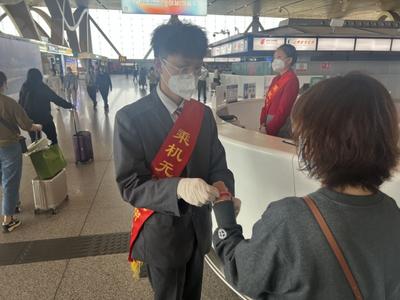 昆明长水国际机场升级首乘旅客服务喜迎国庆  