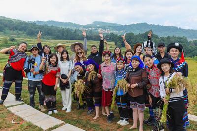 强势刷屏，@鸟木@小明@是羊荨呀@跟着嘉宁去旅游 来红河“晒秋”啦！