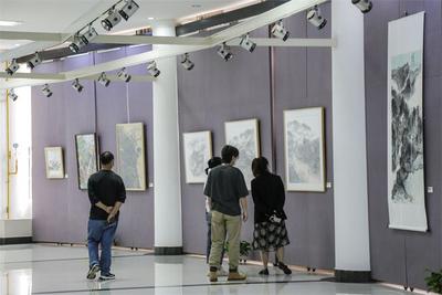 中国西部文化馆美术采风优秀作品省级巡展在普洱市美术馆开展