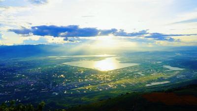 从白天浪漫到夜晚，蒙自这个宝藏地“板扎”！