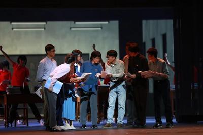 大型原创音乐剧《绽放》在中央歌剧院首演获好评！红河州演员表现很棒