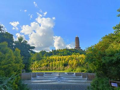 秋高气爽，来弥勒这些景区驰骋于山水与自然间